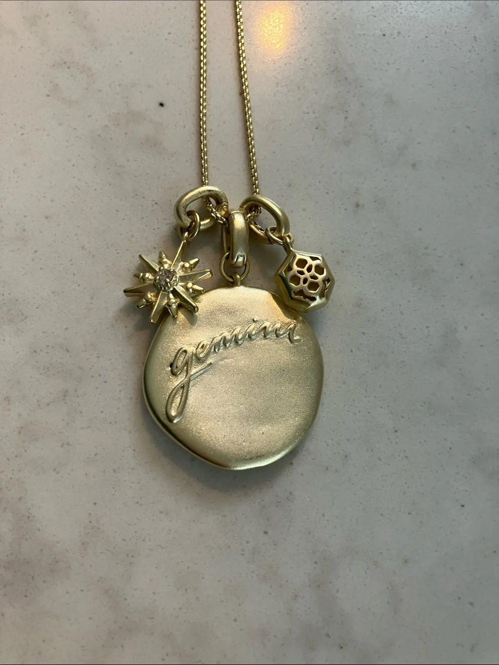 Kendra Scott Gemini Zodiac Charm Necklace Set - Gold (Never Worn) - Picture 6 of 8